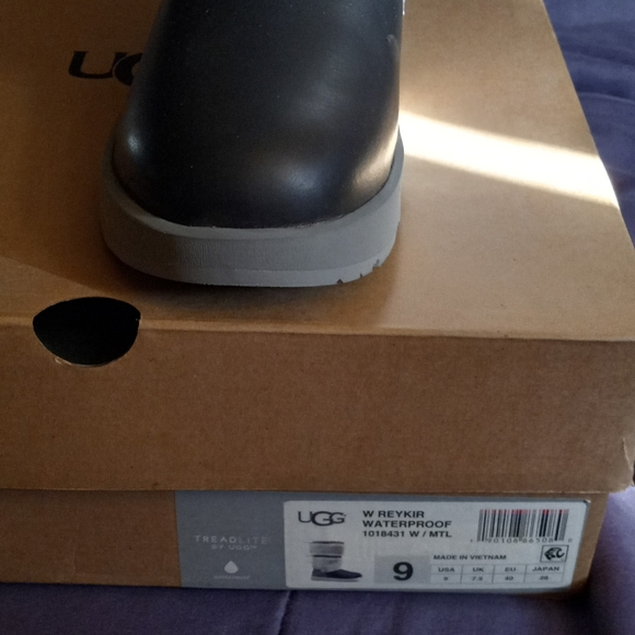 Uggs gray and black - Picture 3 of 3